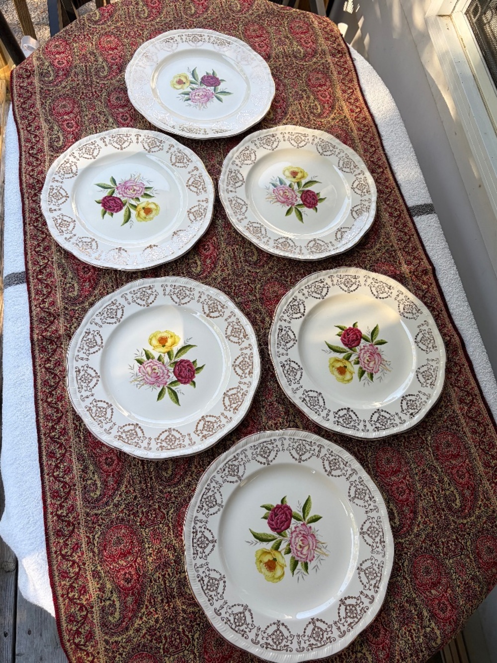 Set of 6 dinner plates, fine china, "Beauty" floral pattern with 22K solid gold.